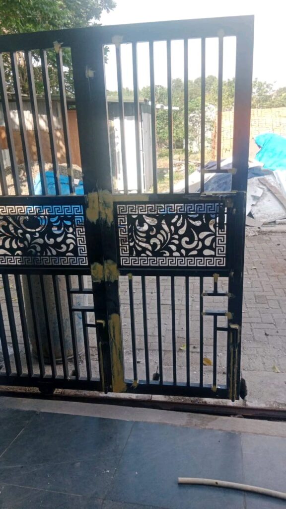 pemasangan pintu lipat cutting
